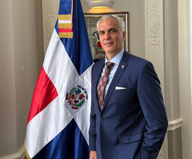 cesar olmos ministro consejero.jpg